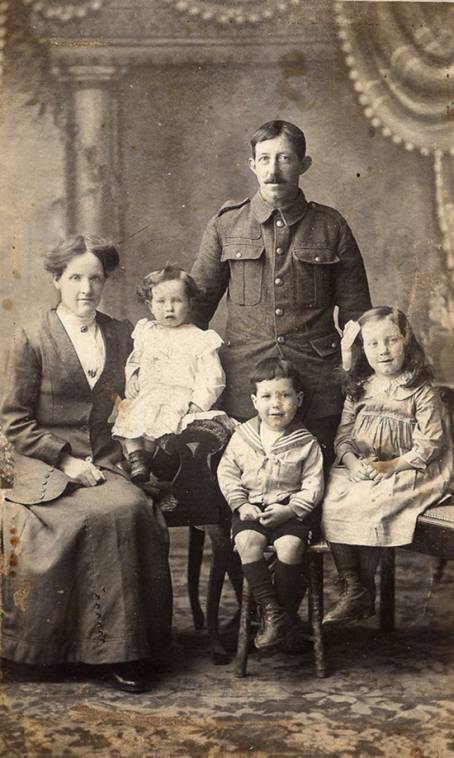 Sargeant family group (about 1916)